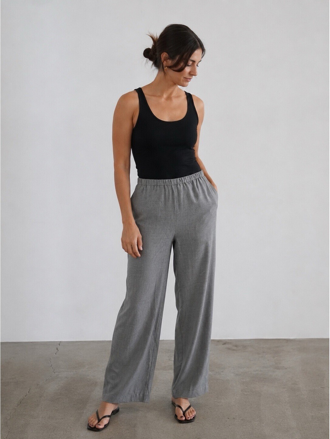 Banana Republic Women’s Med Petite 100% Wool Lightweight Thin Elastic Waist Pant